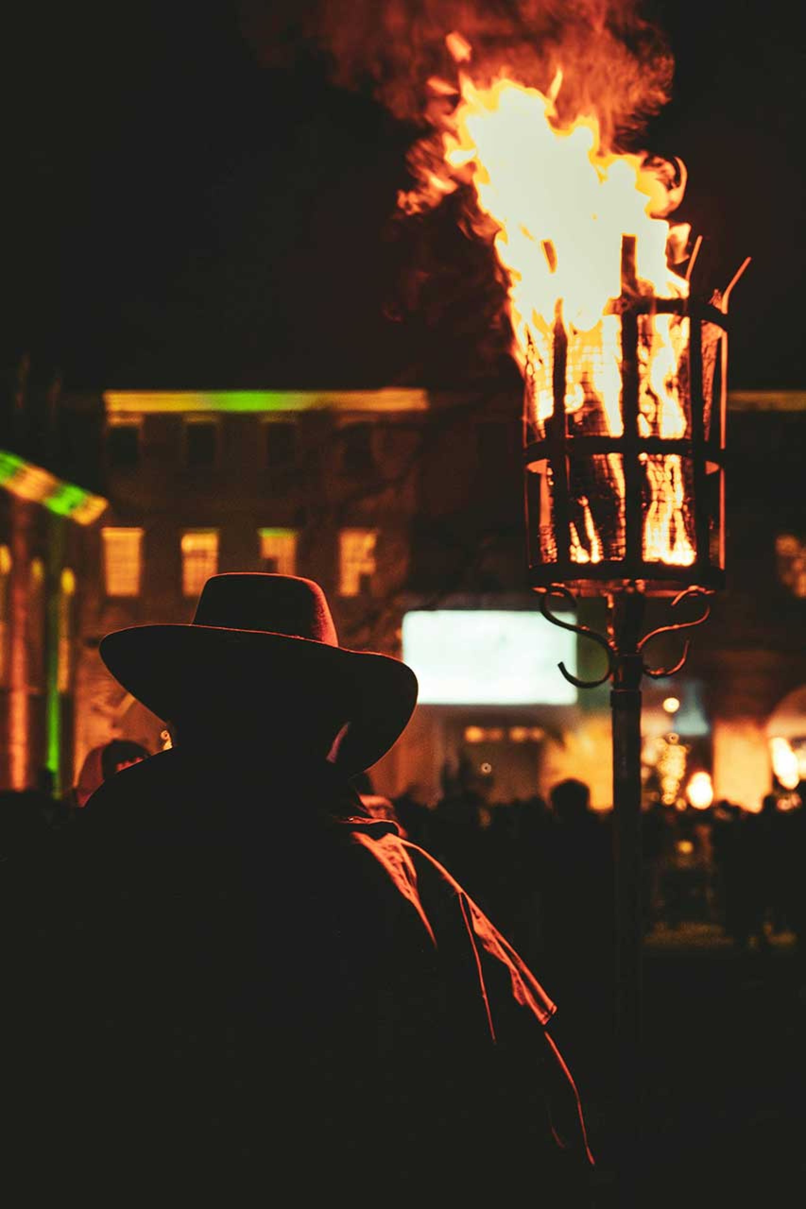 Weihnachtsmarkt mit Feuer