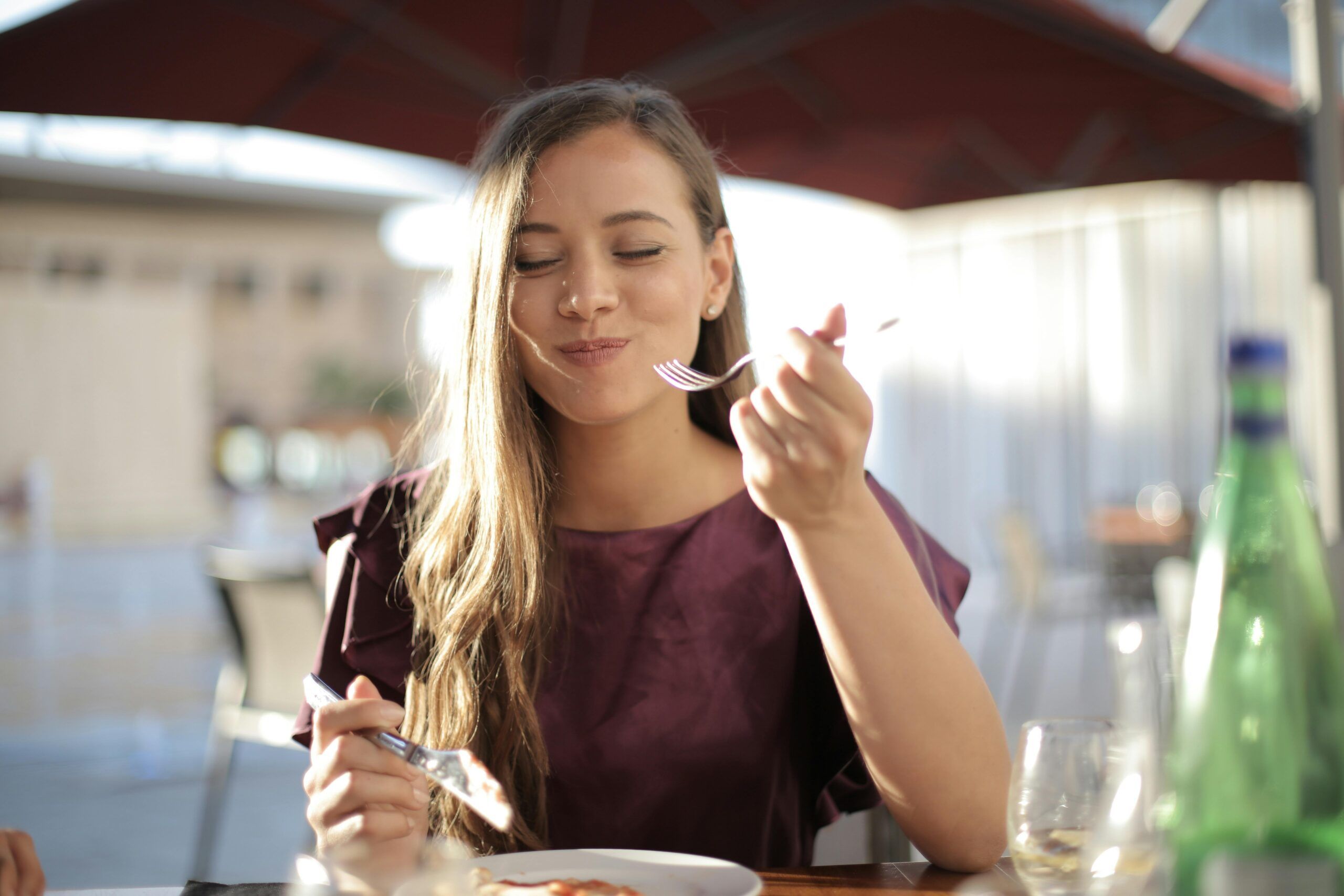 Frau beim Essen